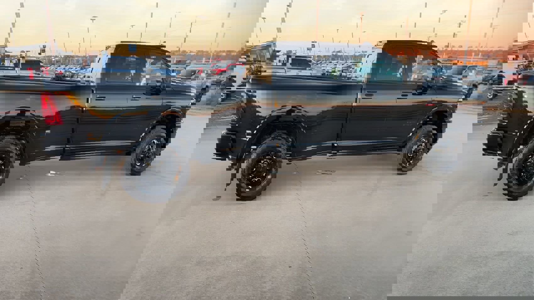 Used 2025 RAM 3500 Limited image 8