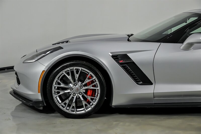 Used 2016 Chevrolet Corvette Z06 w/ 3LZ Preferred Equipment Group RWD image 7
