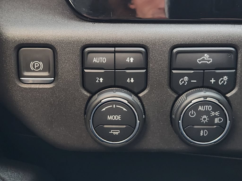 Used 2022 Chevrolet Silverado 1500 LT Trail Boss w/ Convenience Package II AWD/4WD image 28