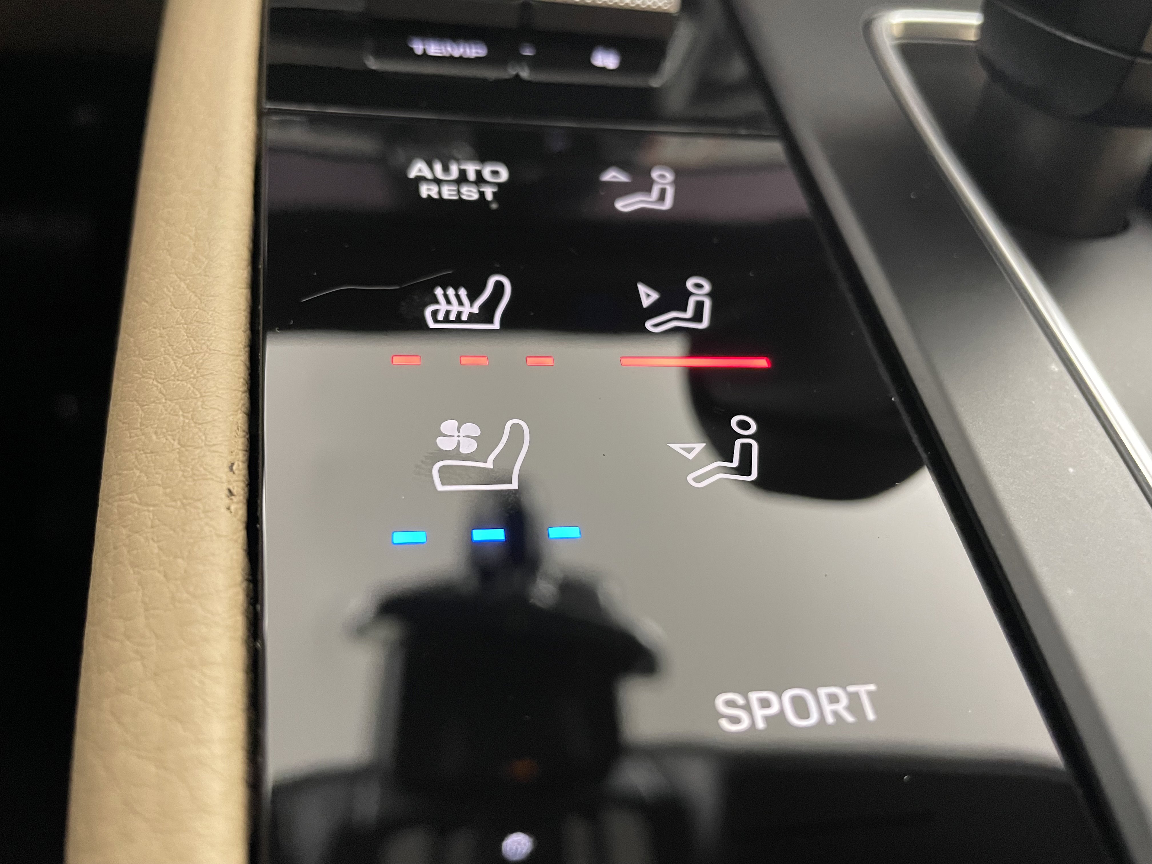 Used 2025 Porsche Macan image 23