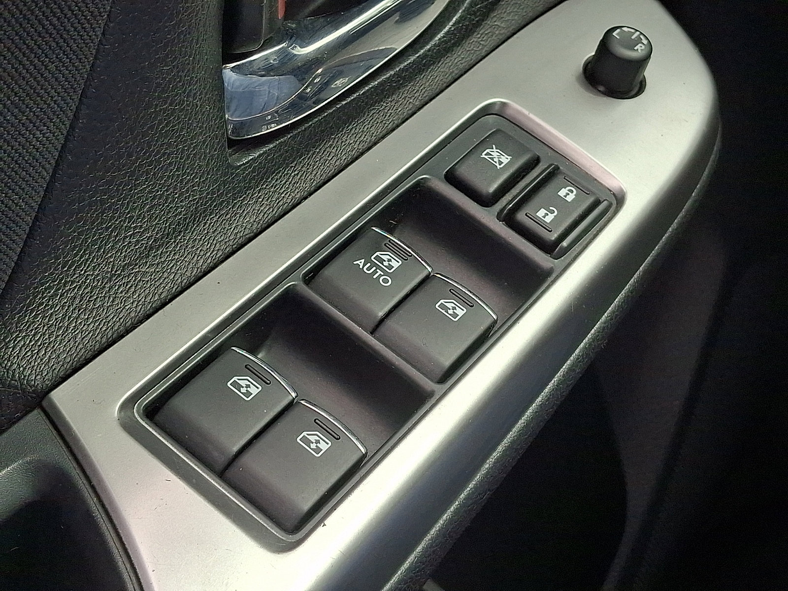 Used 2015 Subaru Crosstrek 2.0i Premium w/ Popular Package #2 image 25