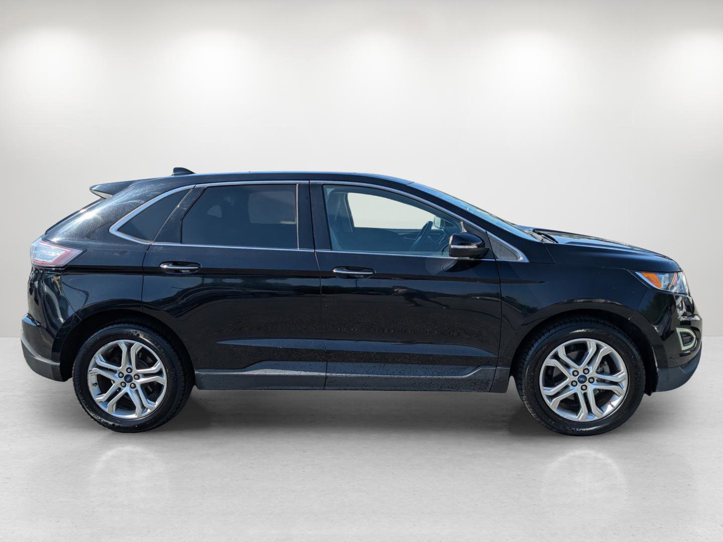 Used 2017 Ford Edge Titanium w/ Technology Package image 4