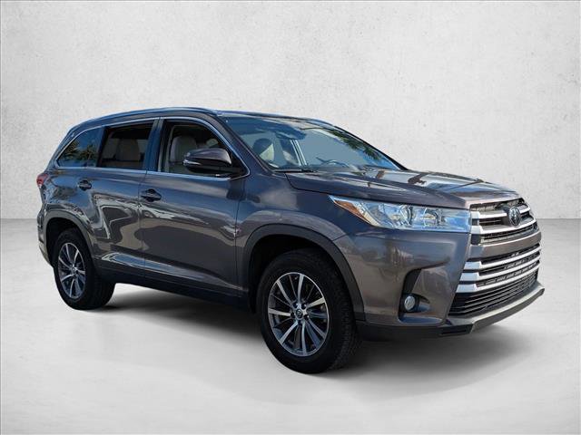 Used 2019 Toyota Highlander XLE image 3
