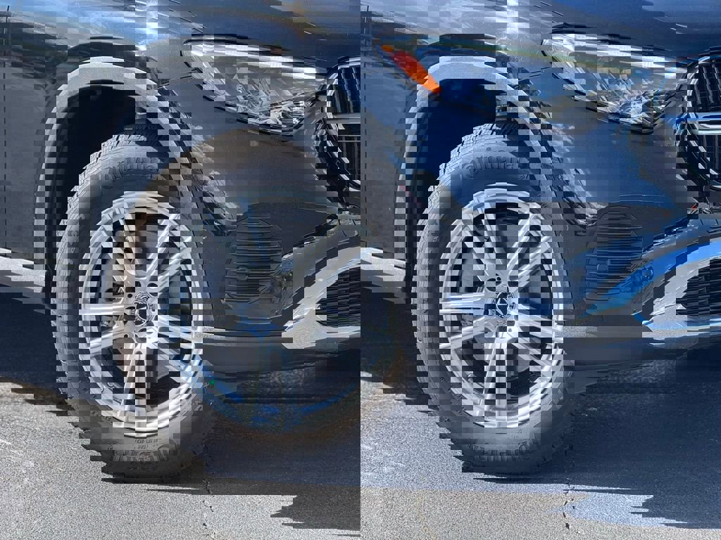 Used 2025 Mercedes-Benz GLC 300 4MATIC image 6