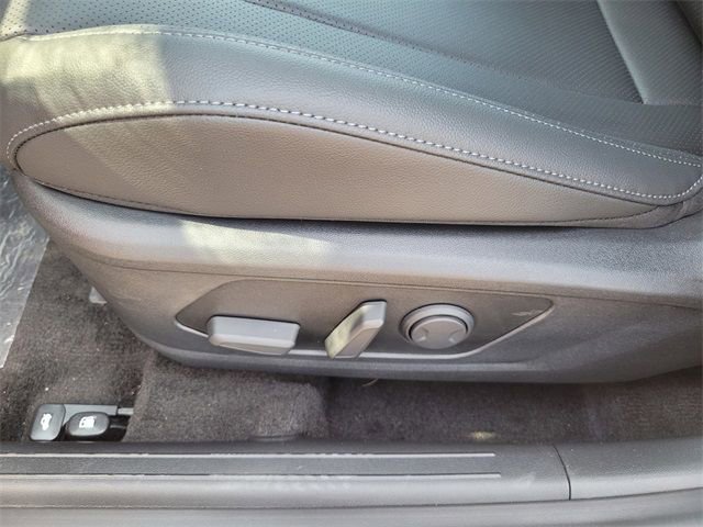 New 2025 Hyundai Elantra Limited image 17