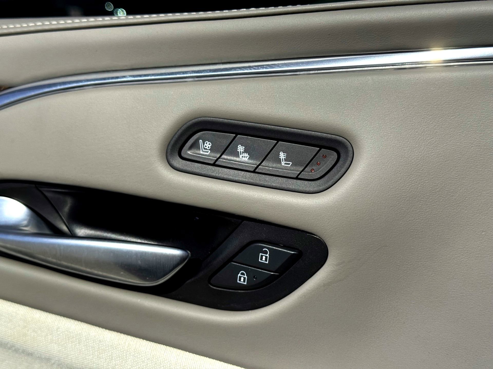 Used 2023 Cadillac Escalade Sport Platinum w/ Heavy-Duty Trailer Package image 18