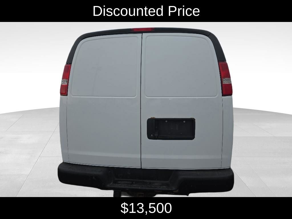 Used 2017 Chevrolet Express 2500 RWD image 3