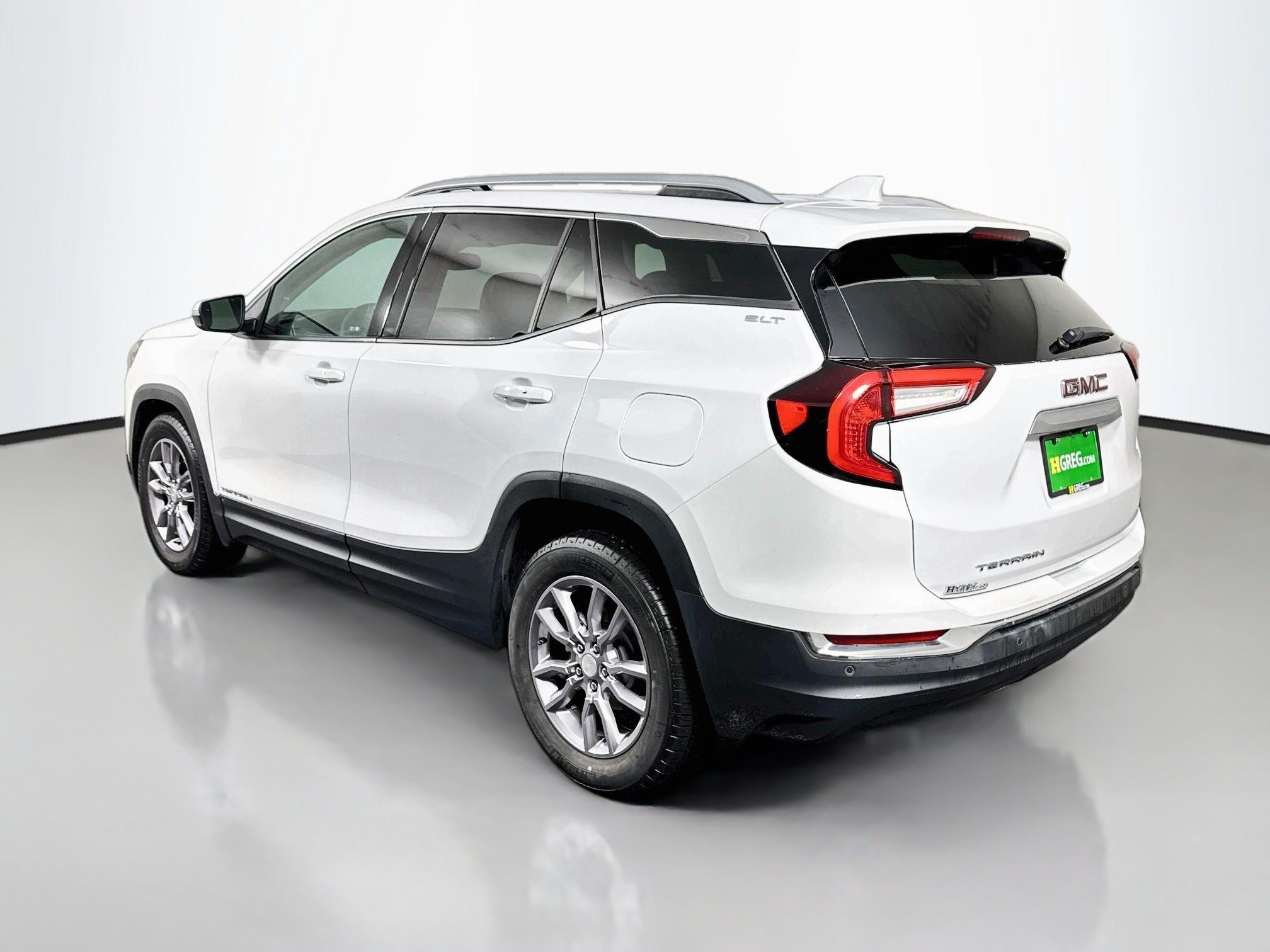 Used 2023 GMC Terrain SLT w/ Tech Package FWD image 7