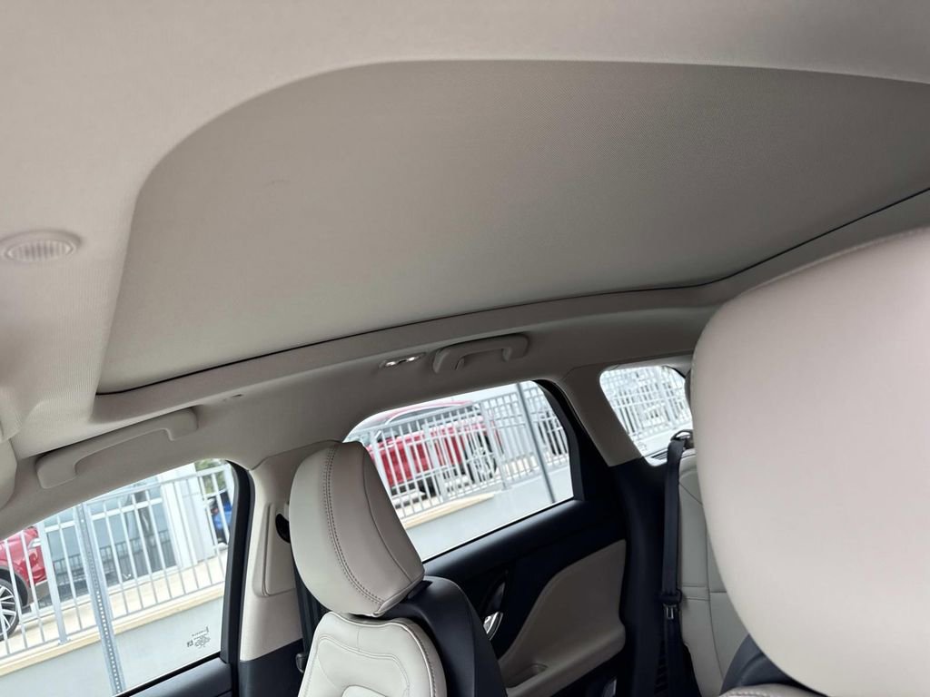 New 2026 Lincoln Corsair Premiere image 32