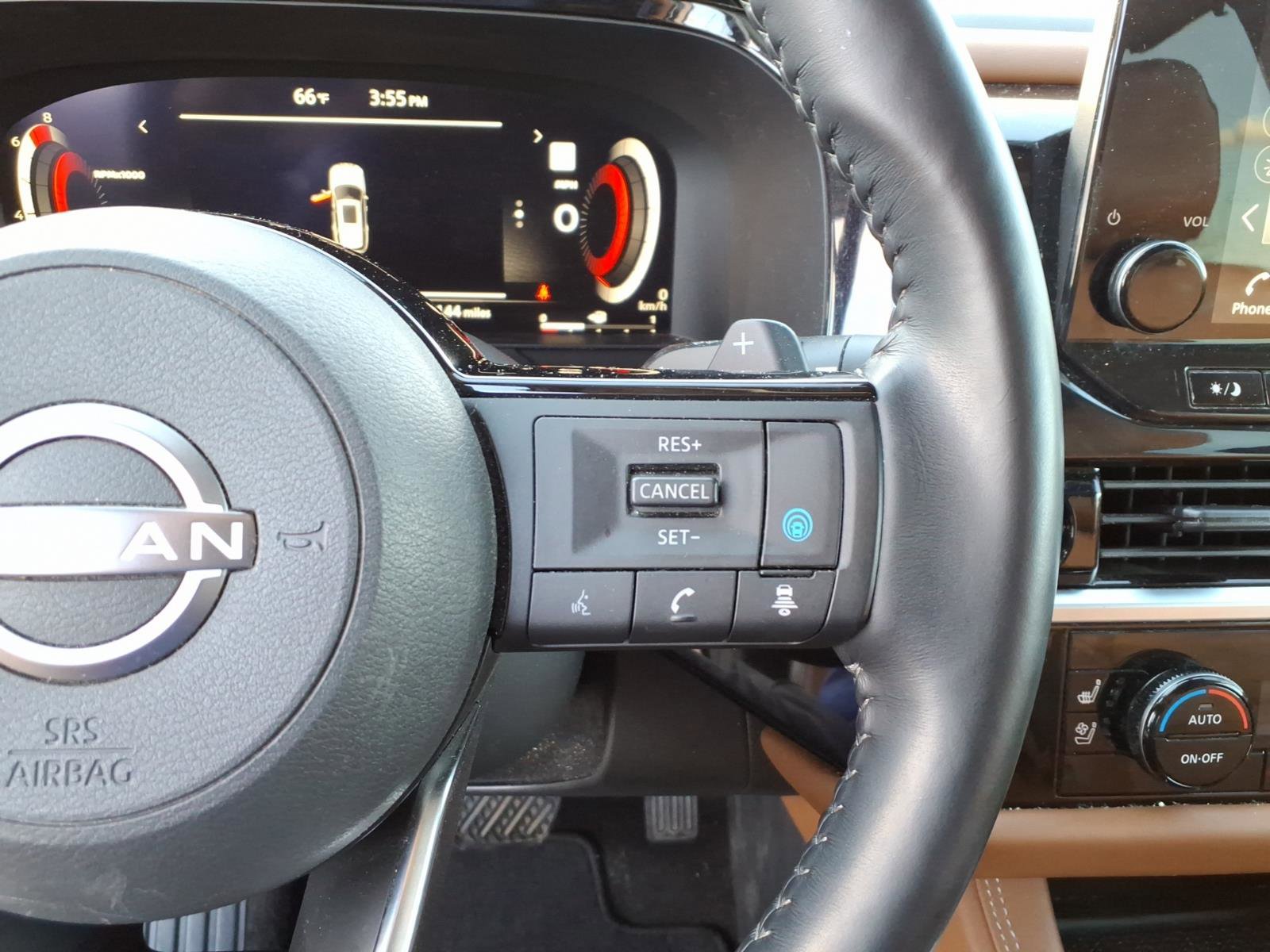 Used 2023 Nissan Pathfinder Platinum image 11