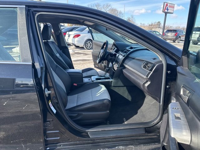 Used 2014 Toyota Camry SE image 12