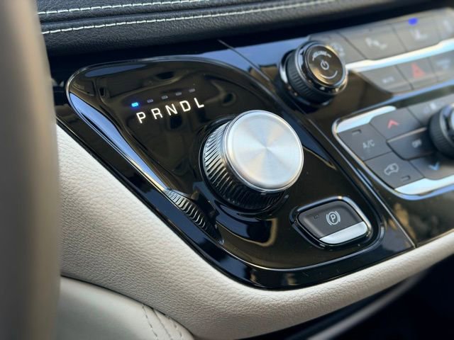 Used 2023 Chrysler Pacifica Limited image 16