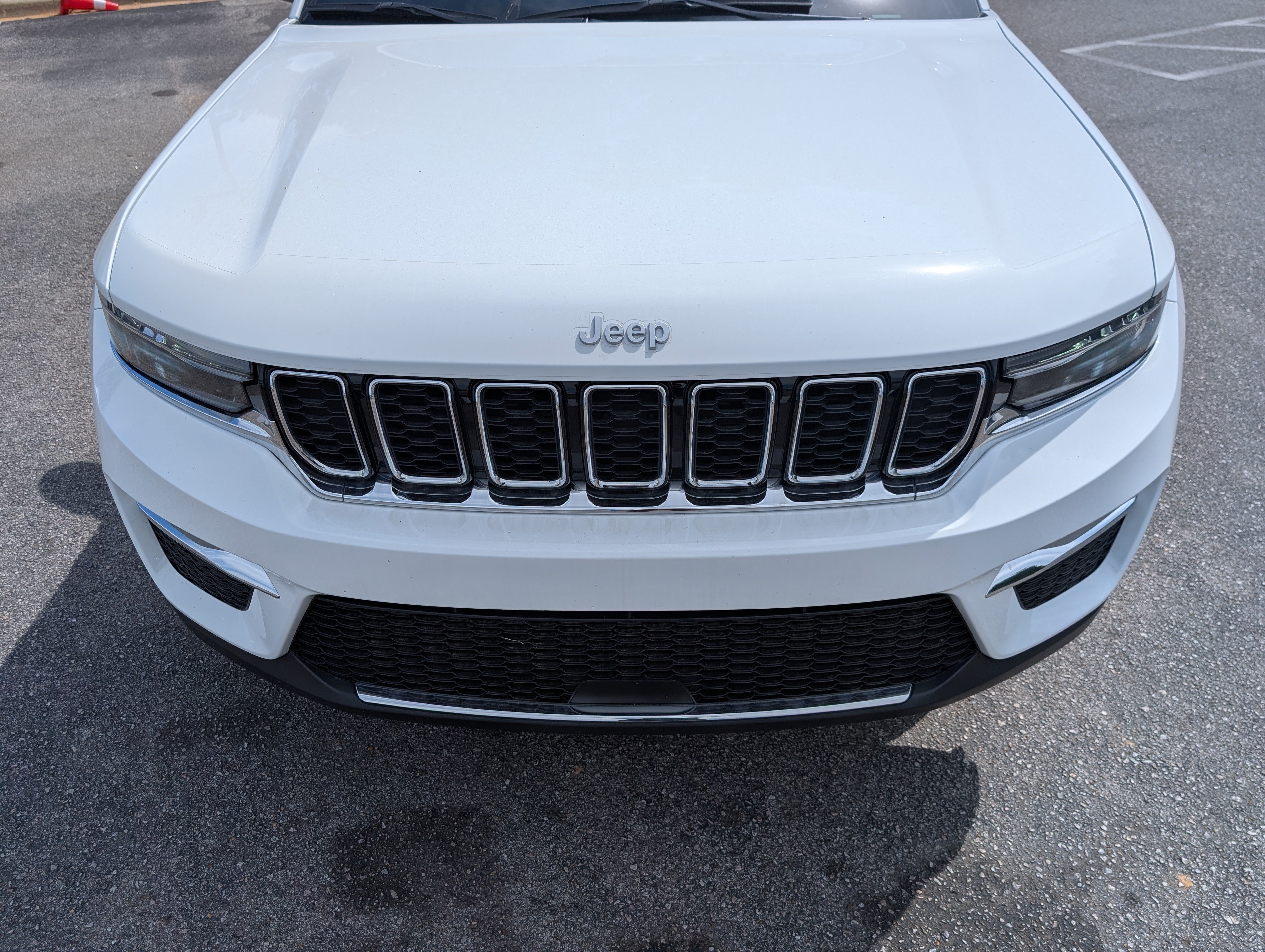 Used 2024 Jeep Grand Cherokee Limited w/ MOPAR Finishing Package AWD/4WD image 12