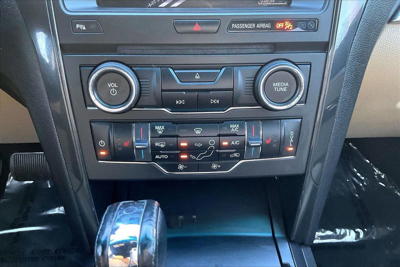 Used 2017 Ford Explorer XLT w/ Equipment Group 202A image 19
