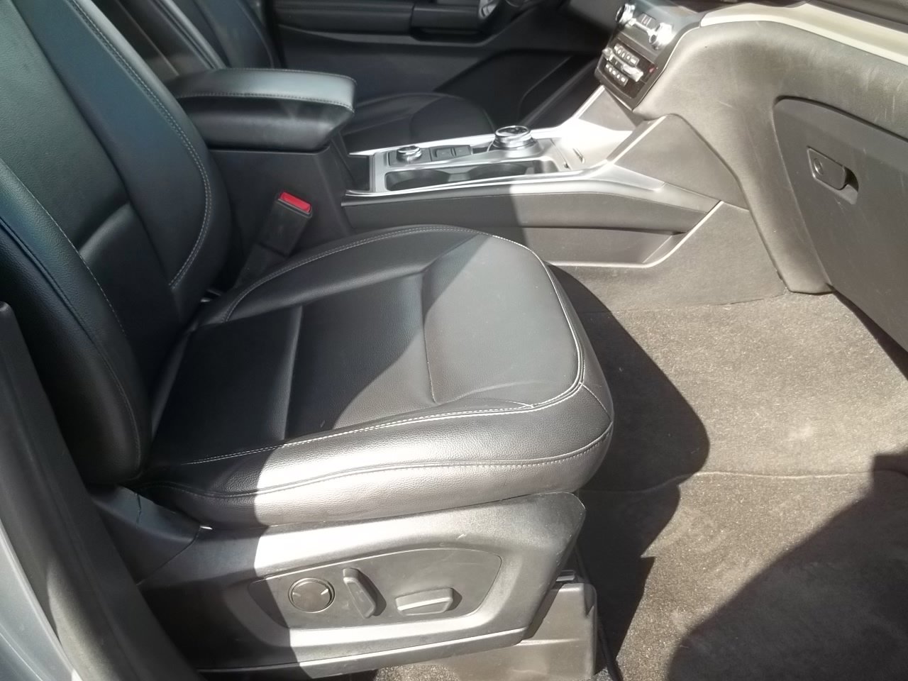 Used 2020 Ford Explorer XLT w/ Equipment Group 202A AWD/4WD image 12