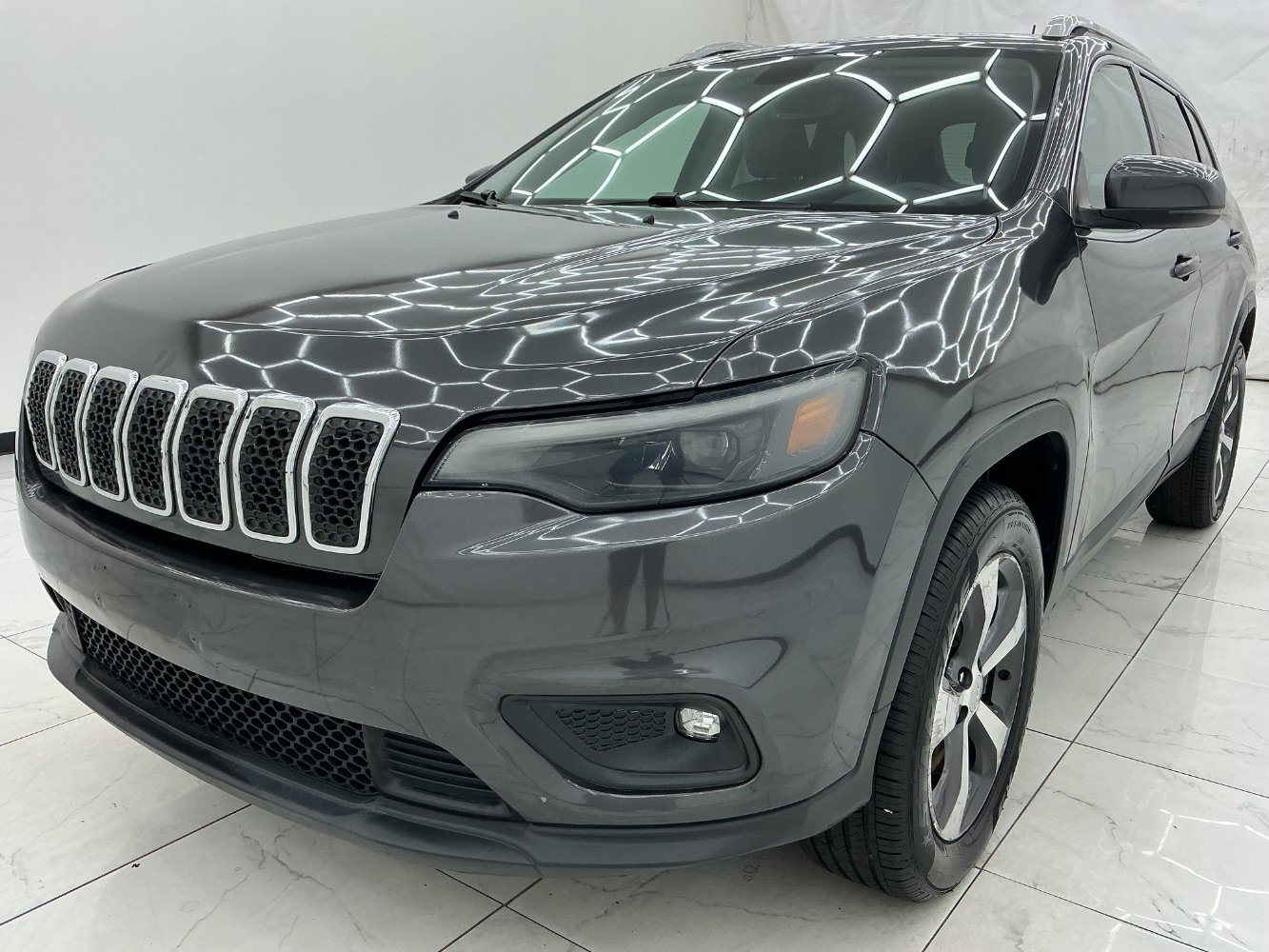 Used 2019 Jeep Cherokee Limited AWD/4WD image 1