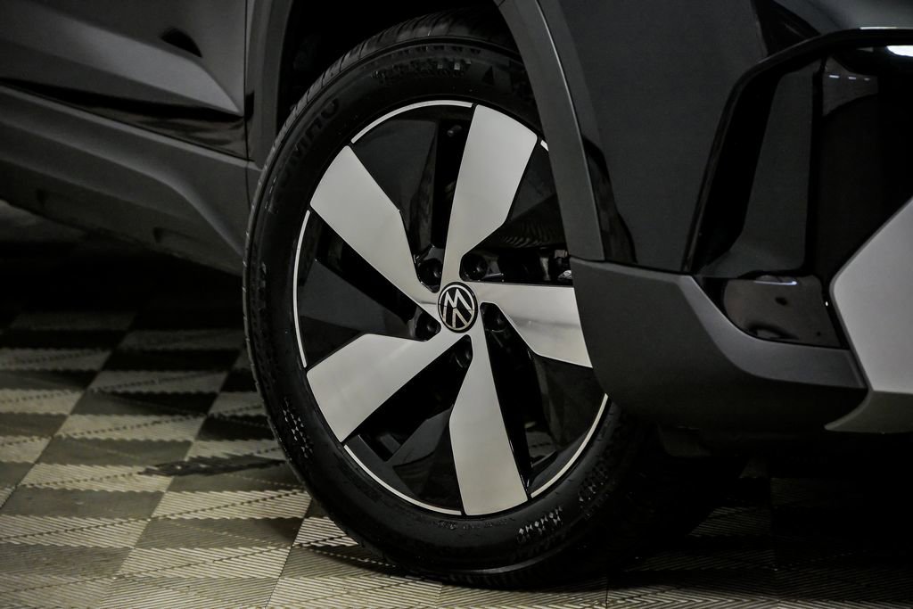 Used 2025 Volkswagen Taos S image 3