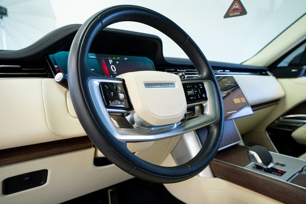 Used 2024 Land Rover Range Rover Long Wheelbase SE image 32