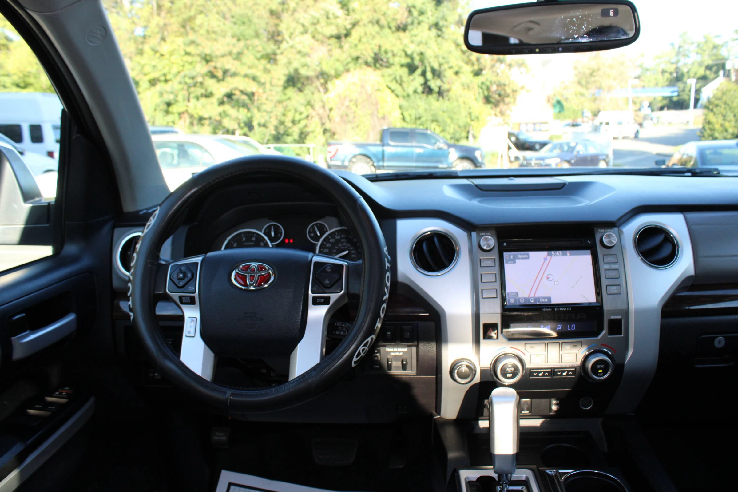 Used 2016 Toyota Tundra Limited w/ Limited Premium Package AWD/4WD image 13