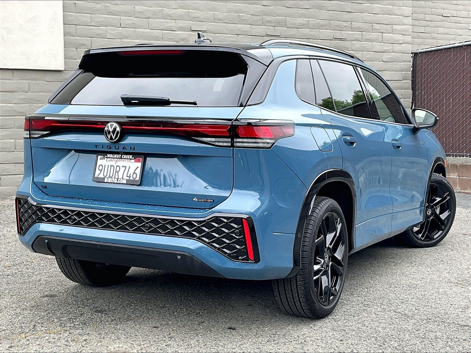 Certified 2025 Volkswagen Tiguan SE R-Line AWD/4WD image 13