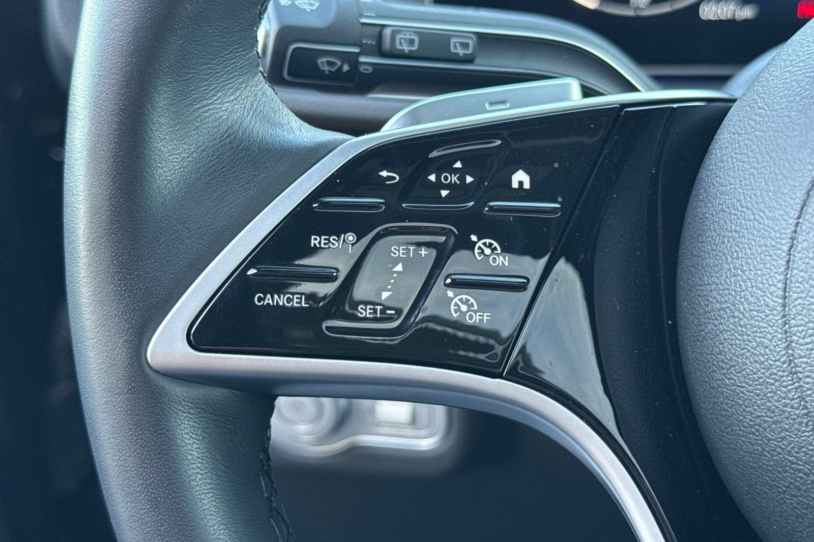 Certified 2025 Mercedes-Benz GLE 450 4MATIC image 29