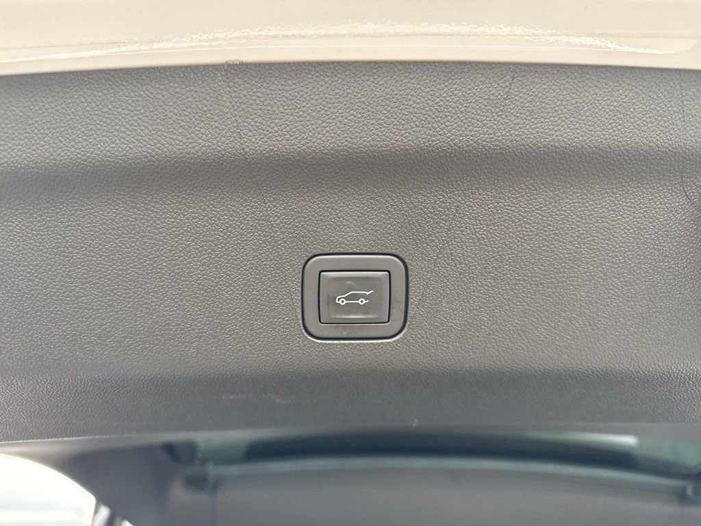 Used 2025 GMC Yukon Denali w/ Denali Reserve Package image 36