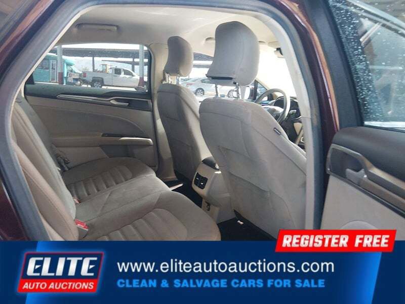 Used 2017 Ford Fusion SE w/ Fusion SE Technology Package image 16