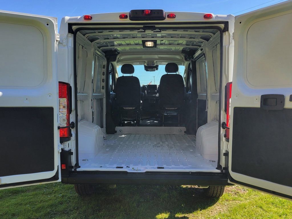 New 2025 RAM ProMaster 1500 w/ Premium Convenience Group FWD image 7