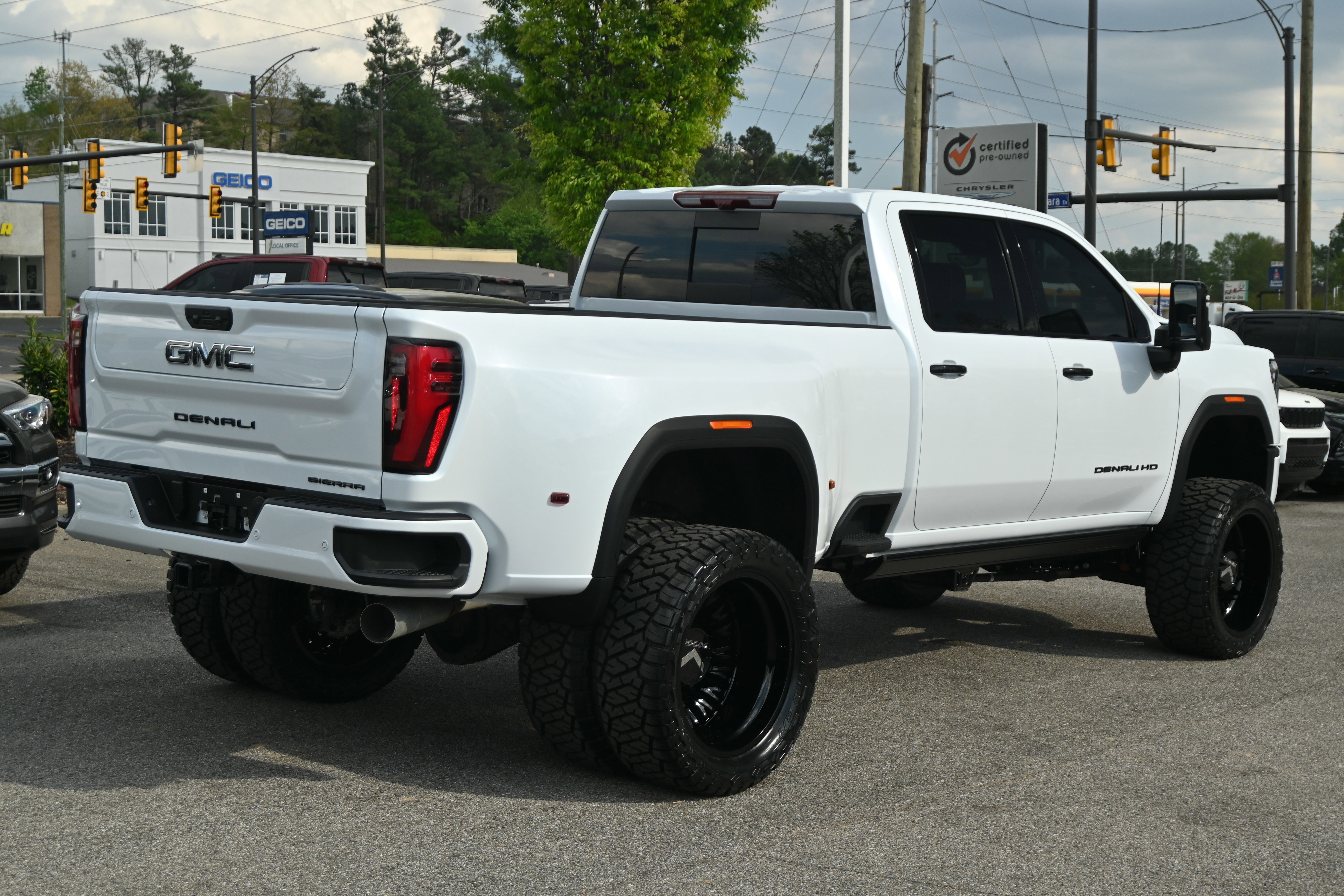 Used 2026 GMC Sierra 3500 Denali Ultimate image 15