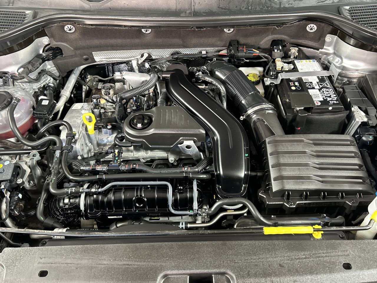 Used 2025 Volkswagen Taos SE image 10