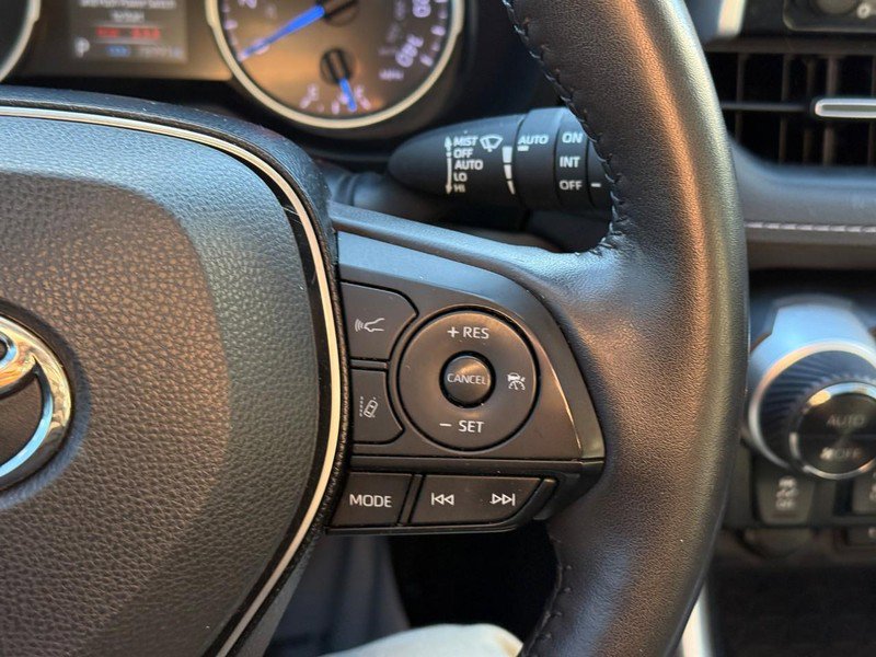 Used 2021 Toyota RAV4 XLE Premium image 23