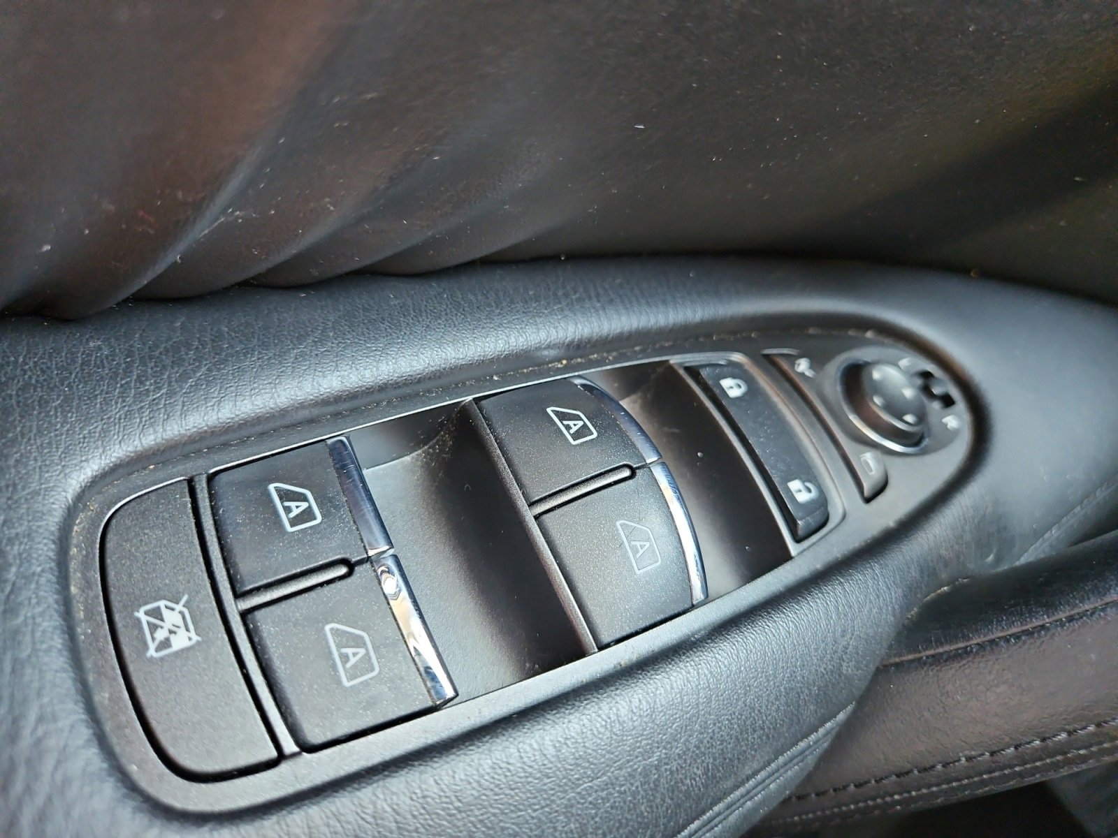 Used 2024 Nissan Armada SV image 23