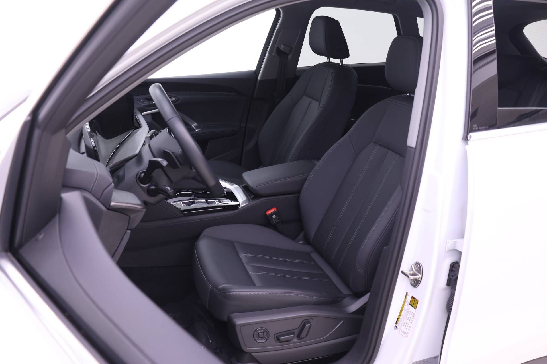 Certified 2025 Audi Q5 Premium w/ Convenience Package AWD/4WD image 7