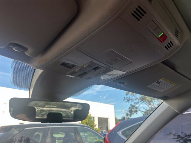 Used 2022 Volkswagen Tiguan SE w/ Panoramic Sunroof Package FWD image 13