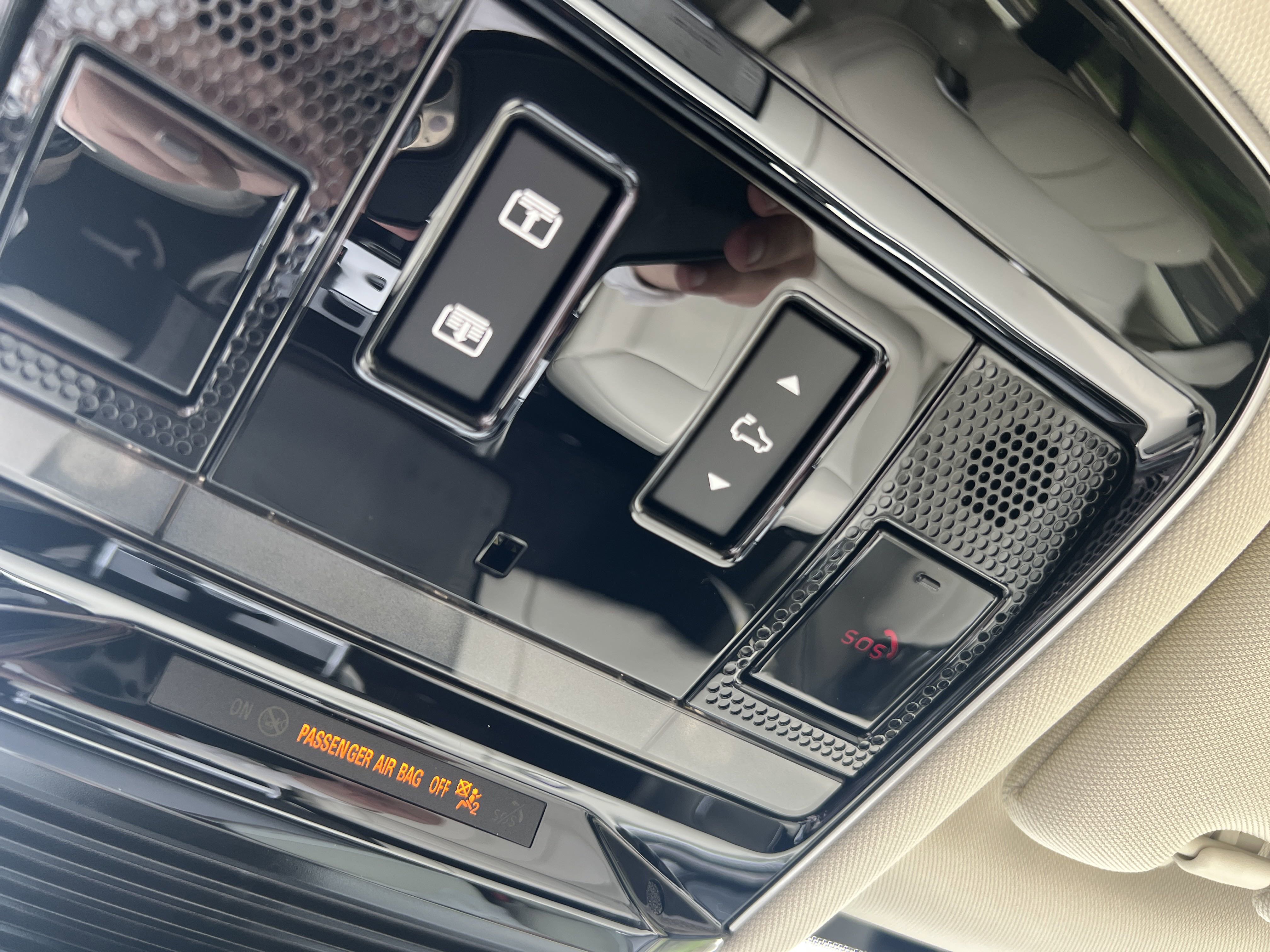New 2025 Land Rover Range Rover SE image 19