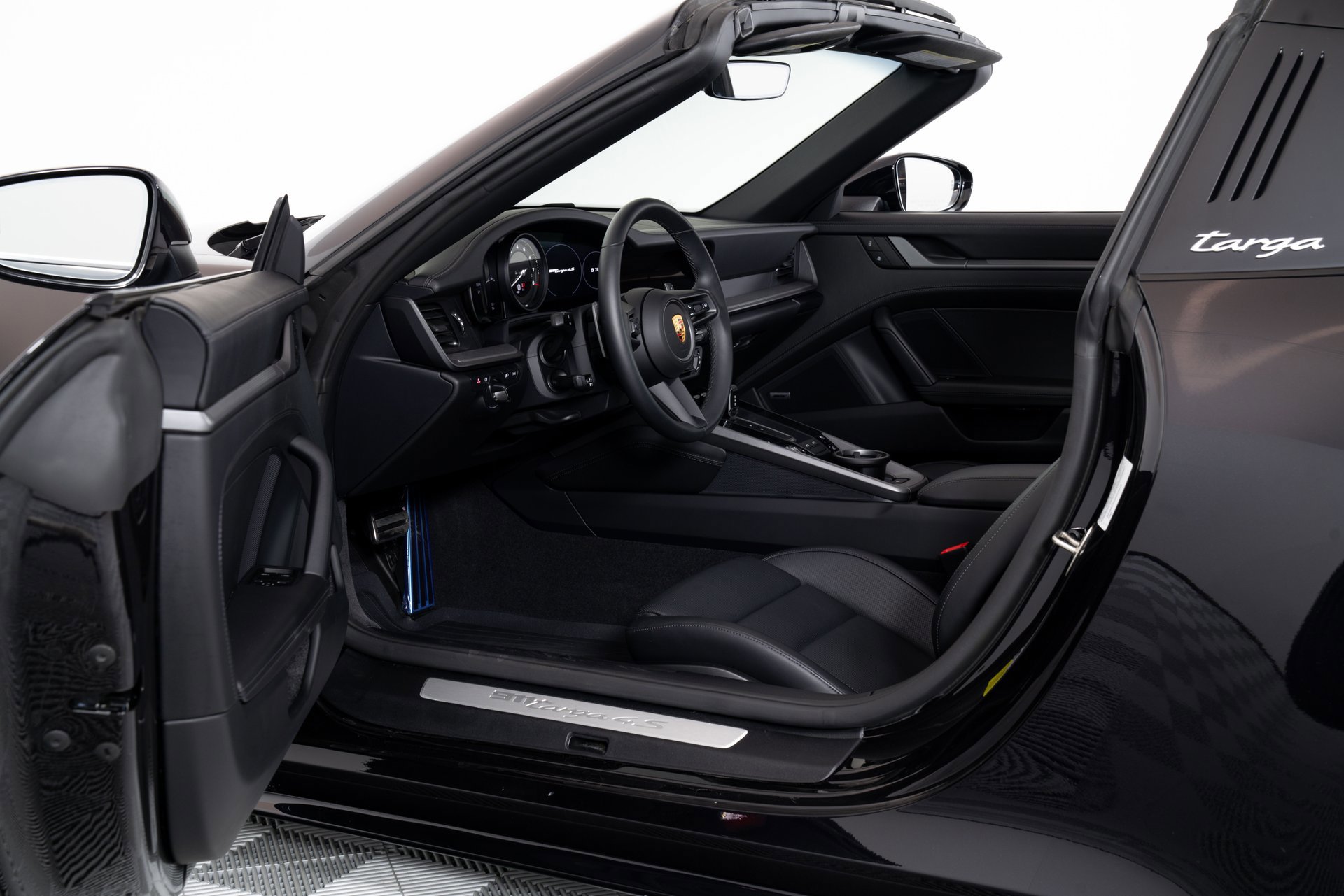 Used 2024 Porsche 911 Targa 4S w/ Premium Package image 14