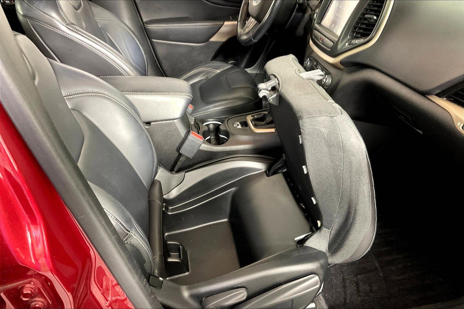 Used 2017 Jeep Cherokee Limited image 36