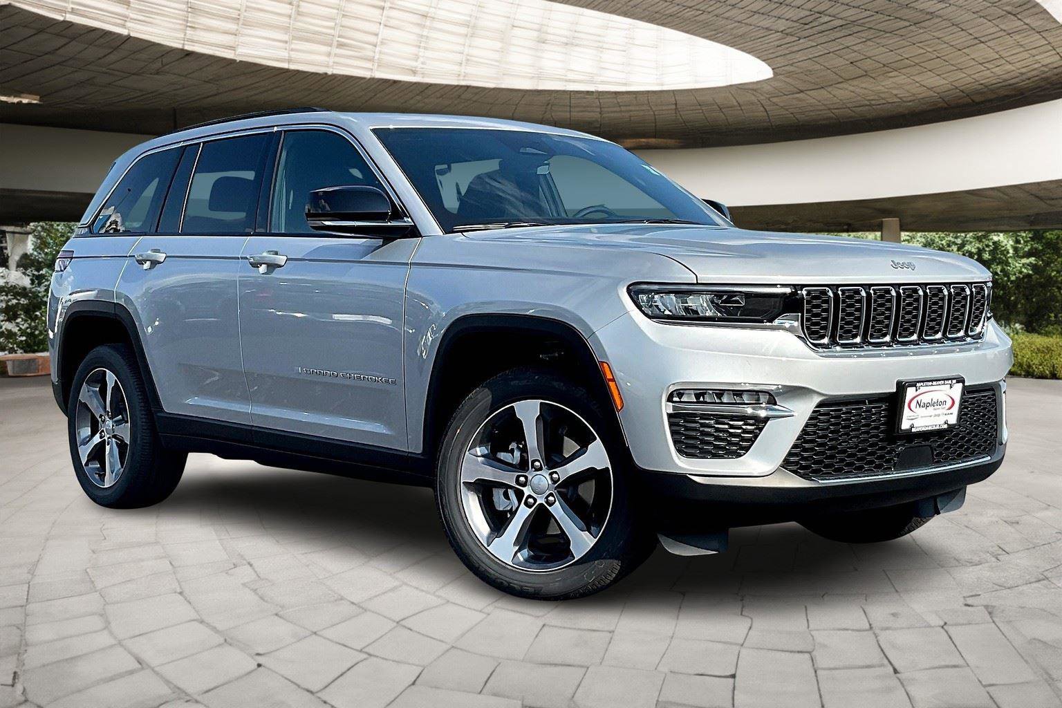 New 2025 Jeep Grand Cherokee Limited w/ Trailer Tow Package image 2