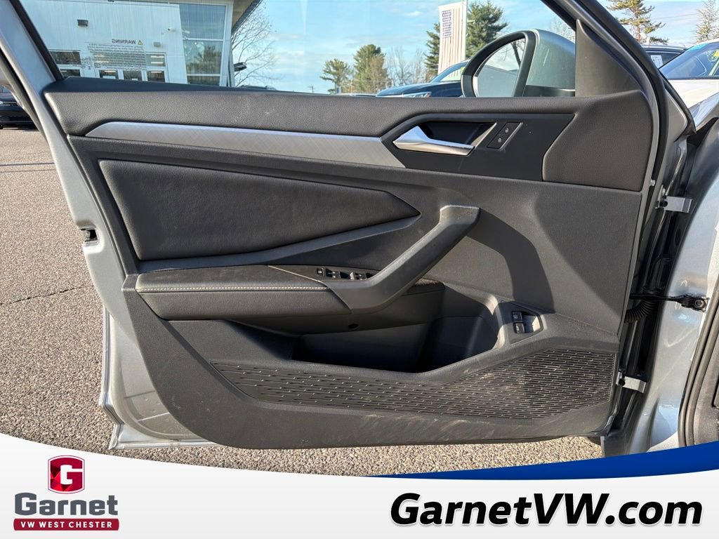 Certified 2023 Volkswagen Jetta SE image 11