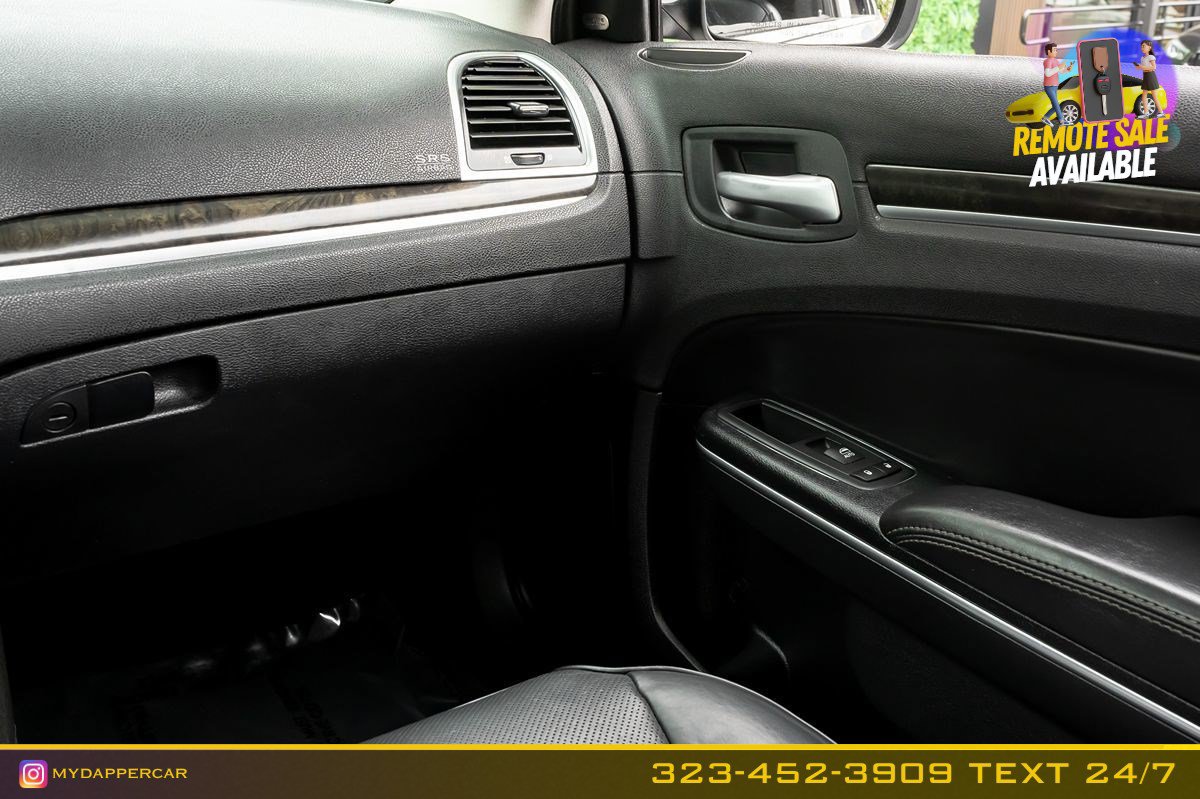 Used 2016 Chrysler 300 C RWD image 22