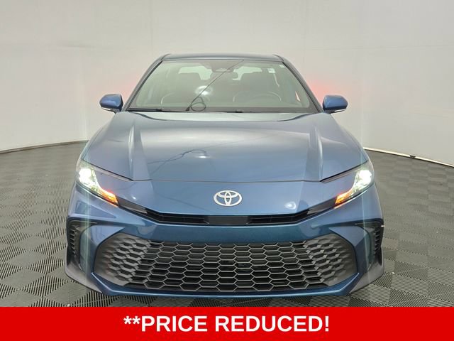 Used 2025 Toyota Camry SE FWD image 2