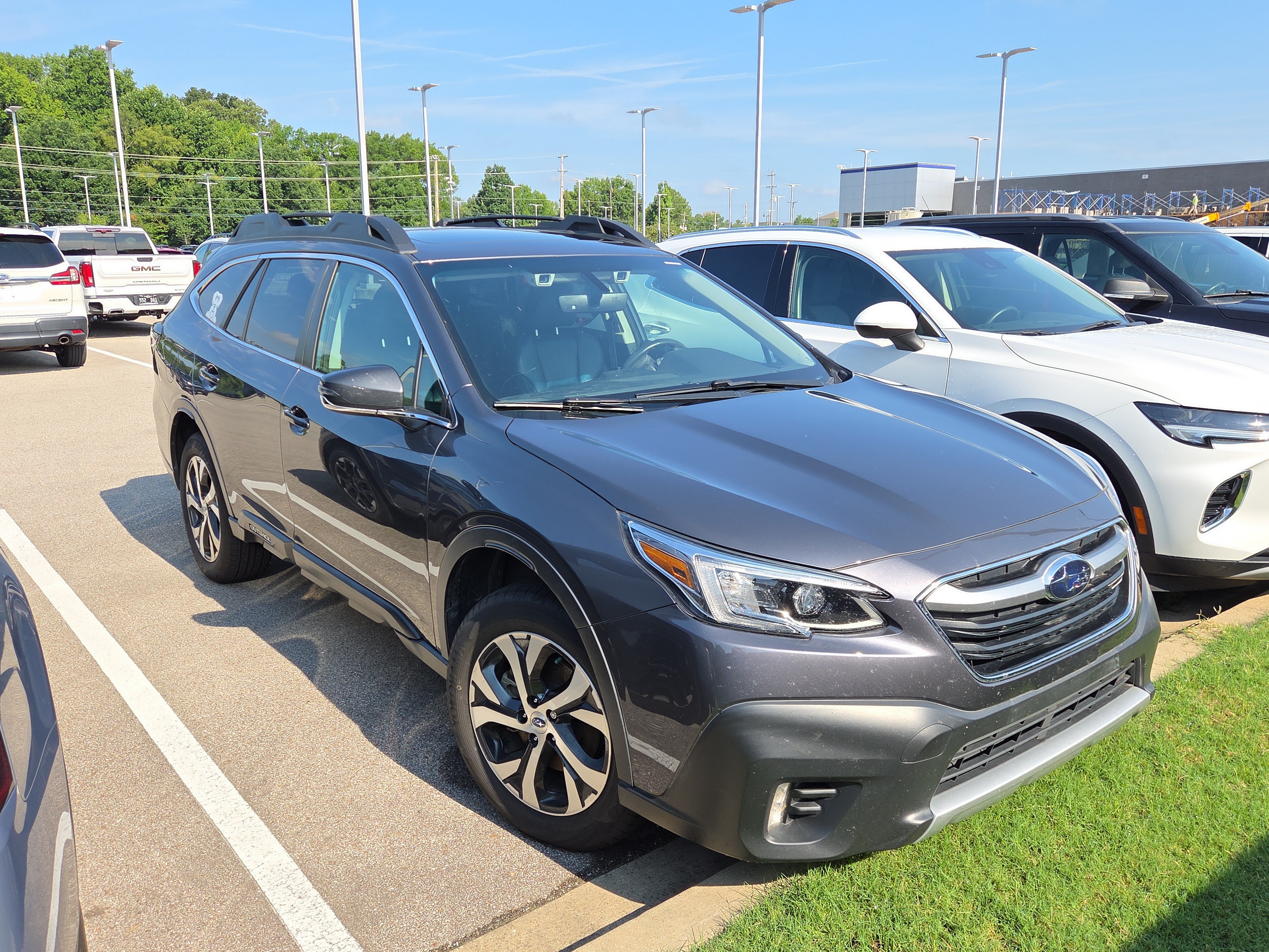 Used 2022 Subaru Outback Limited AWD/4WD image 2