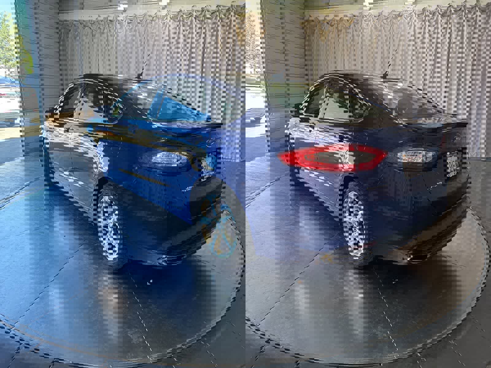 Used 2015 Ford Fusion SE w/ Equipment Group 201A image 5