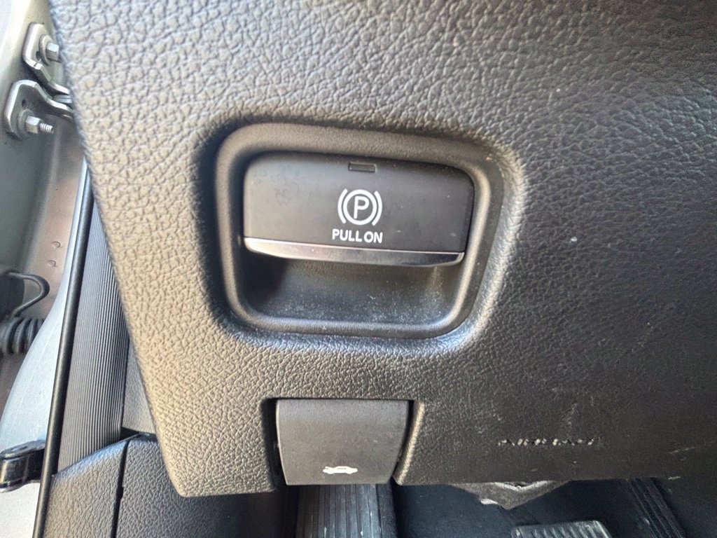 Used 2022 Jeep Grand Cherokee Laredo w/ Luxury Tech Group I AWD/4WD image 18