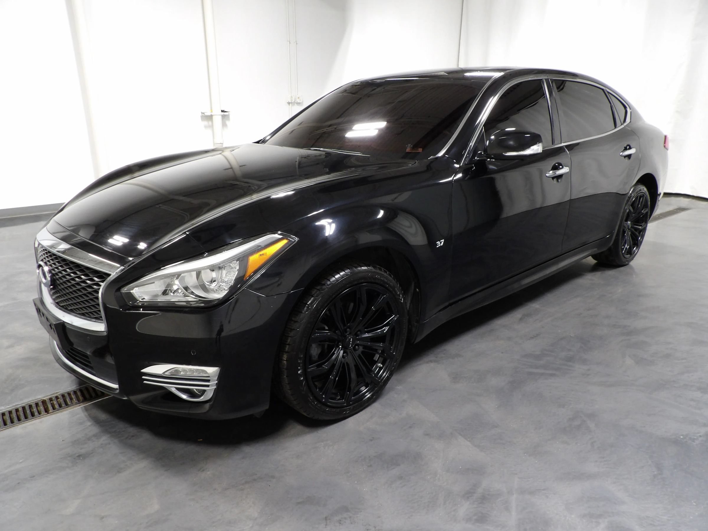 Used 2016 INFINITI Q70 L 3.7 w/ Technology Package AWD/4WD image 5