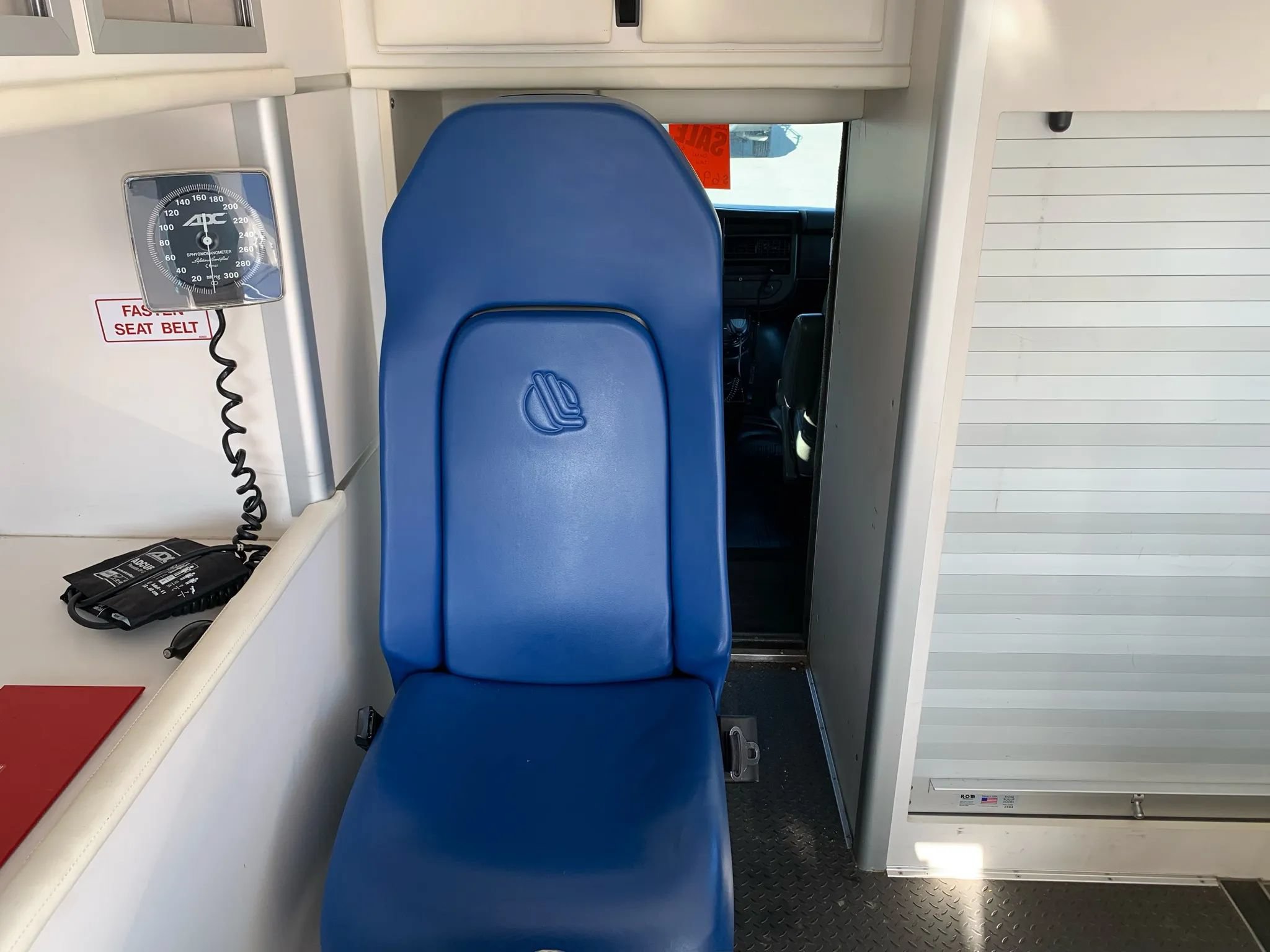 Used 2014 Chevrolet Express 4500 w/ Ambulance Package RWD image 65