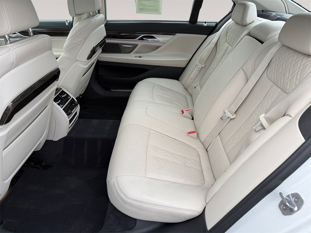 Used 2020 BMW 750i xDrive w/ Executive Package image 13