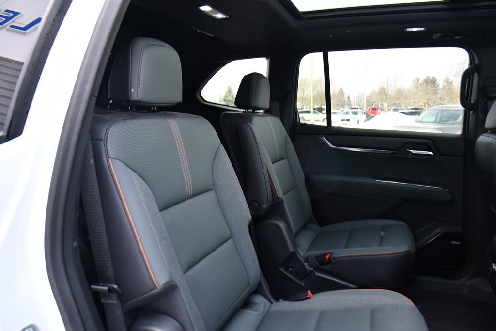 Used 2024 GMC Acadia AT4 w/ Luxury Package image 18