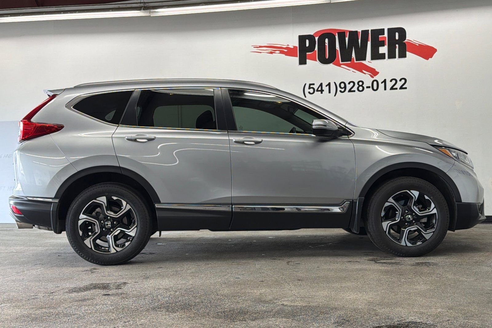 Used 2018 Honda CR-V Touring image 2