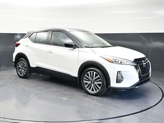 Used 2023 Nissan Kicks SV FWD image 3